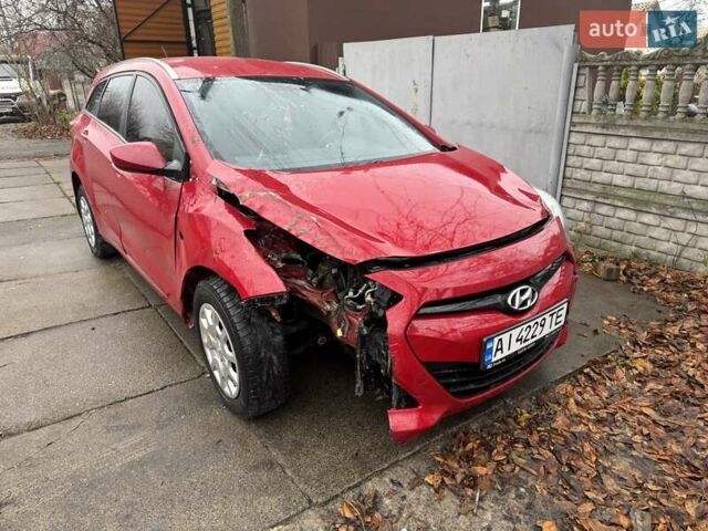 Красный Хендай i30, объемом двигателя 1.58 л и пробегом 180 тыс. км за 4700 $, фото 1 на Automoto.ua