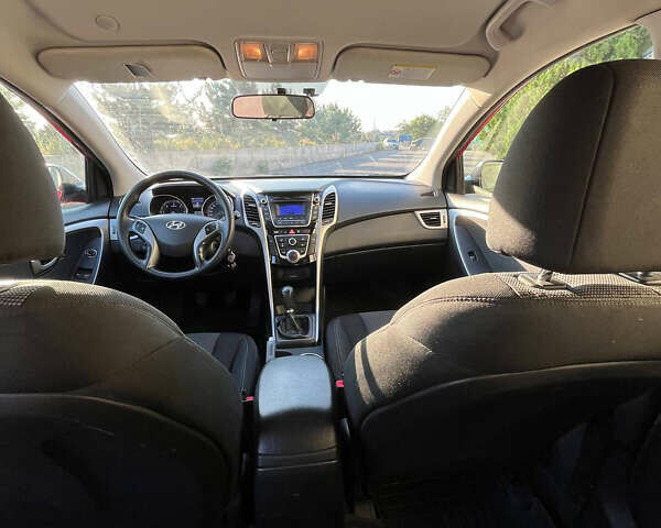 Красный Хендай i30, объемом двигателя 1.4 л и пробегом 190 тыс. км за 6900 $, фото 7 на Automoto.ua
