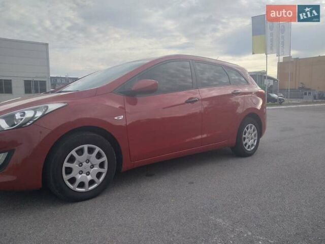 Красный Хендай i30, объемом двигателя 1.4 л и пробегом 295 тыс. км за 7950 $, фото 5 на Automoto.ua