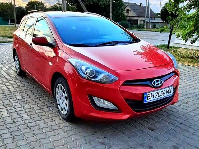 Красный Хендай i30, объемом двигателя 1.4 л и пробегом 148 тыс. км за 7600 $, фото 2 на Automoto.ua