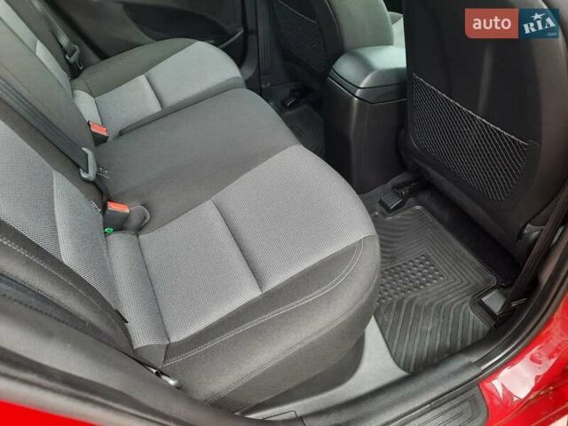 Червоний Хендай i30, об'ємом двигуна 1.6 л та пробігом 125 тис. км за 9250 $, фото 27 на Automoto.ua