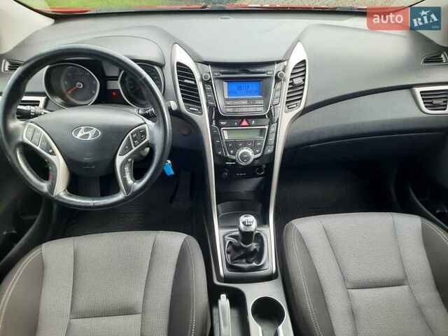Червоний Хендай i30, об'ємом двигуна 1.6 л та пробігом 125 тис. км за 9250 $, фото 4 на Automoto.ua