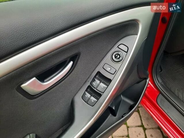 Червоний Хендай i30, об'ємом двигуна 1.6 л та пробігом 125 тис. км за 9250 $, фото 15 на Automoto.ua