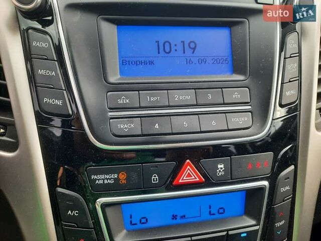 Червоний Хендай i30, об'ємом двигуна 1.6 л та пробігом 125 тис. км за 9250 $, фото 21 на Automoto.ua
