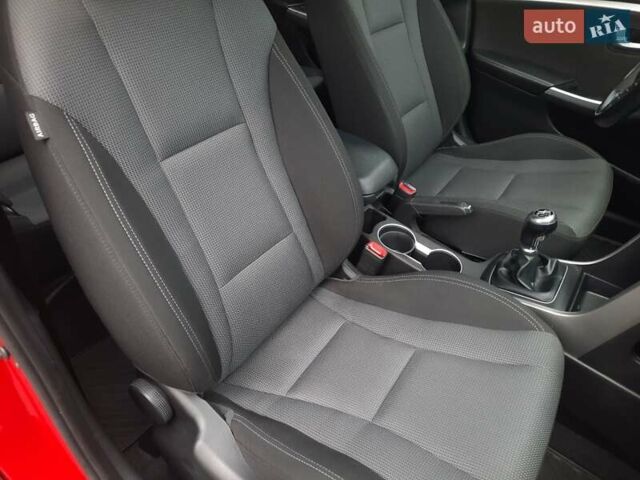 Червоний Хендай i30, об'ємом двигуна 1.6 л та пробігом 125 тис. км за 9250 $, фото 32 на Automoto.ua