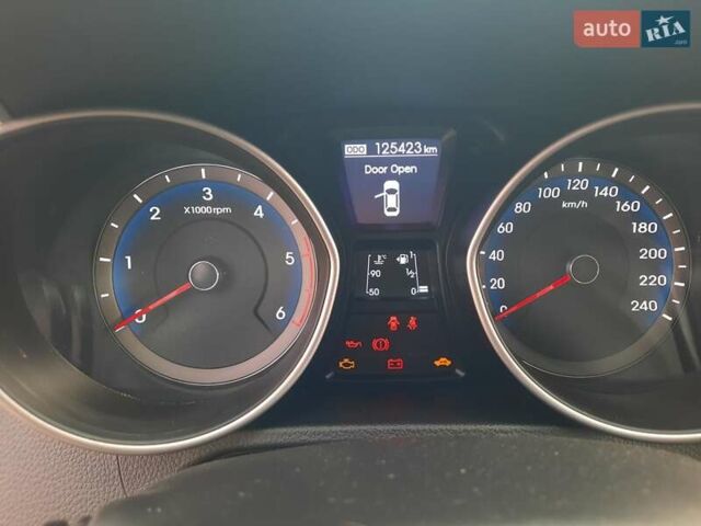 Червоний Хендай i30, об'ємом двигуна 1.6 л та пробігом 125 тис. км за 9250 $, фото 16 на Automoto.ua
