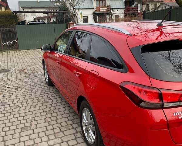 Красный Хендай i30, объемом двигателя 1 л и пробегом 47 тыс. км за 10500 $, фото 4 на Automoto.ua
