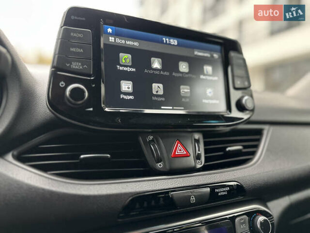 Красный Хендай i30, объемом двигателя 1.4 л и пробегом 240 тыс. км за 10500 $, фото 9 на Automoto.ua