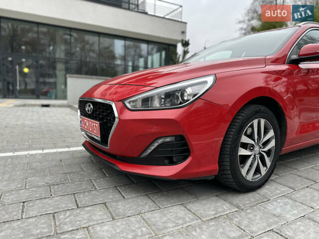 Красный Хендай i30, объемом двигателя 1.4 л и пробегом 240 тыс. км за 10500 $, фото 6 на Automoto.ua