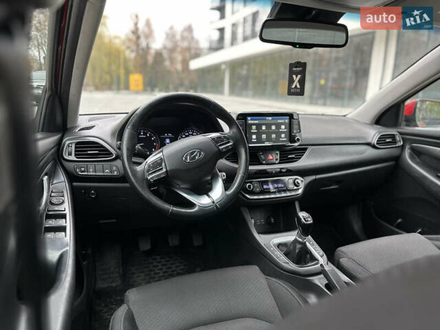 Красный Хендай i30, объемом двигателя 1.4 л и пробегом 240 тыс. км за 10500 $, фото 8 на Automoto.ua