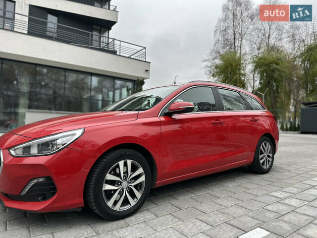 Красный Хендай i30, объемом двигателя 1.4 л и пробегом 240 тыс. км за 10500 $, фото 7 на Automoto.ua