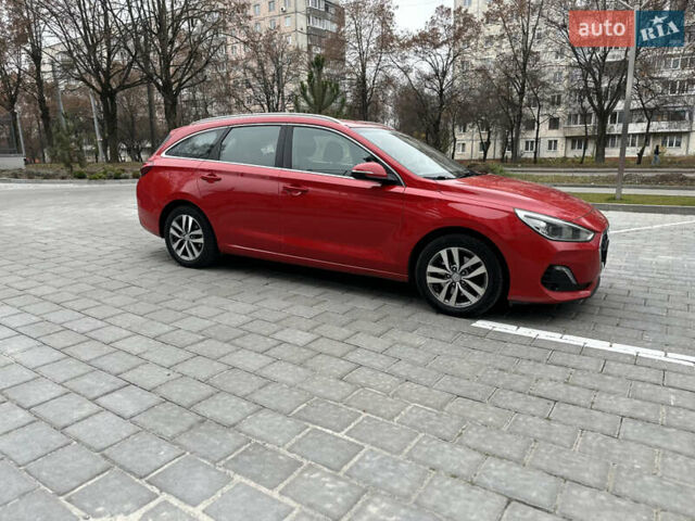 Красный Хендай i30, объемом двигателя 1.4 л и пробегом 240 тыс. км за 10500 $, фото 4 на Automoto.ua