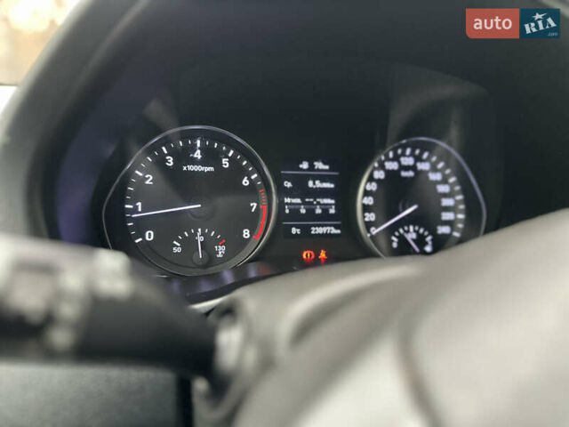 Красный Хендай i30, объемом двигателя 1.4 л и пробегом 240 тыс. км за 10500 $, фото 10 на Automoto.ua