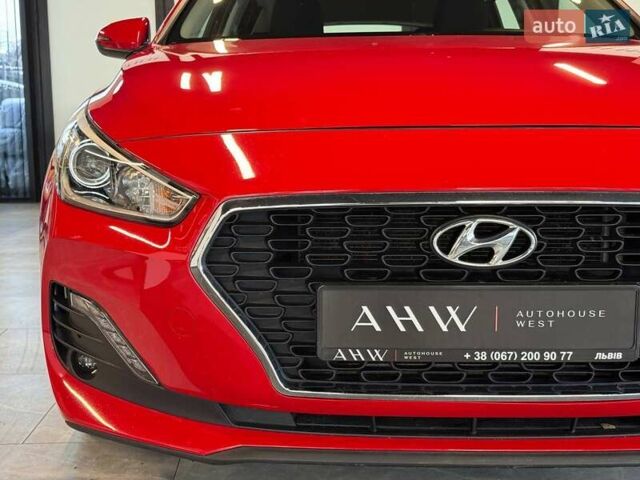 Красный Хендай i30, объемом двигателя 1.58 л и пробегом 108 тыс. км за 15990 $, фото 3 на Automoto.ua