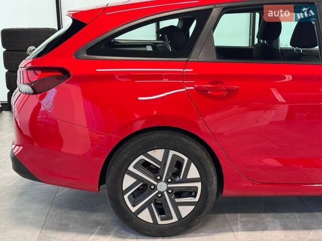 Червоний Хендай i30, об'ємом двигуна 1.58 л та пробігом 108 тис. км за 16490 $, фото 7 на Automoto.ua