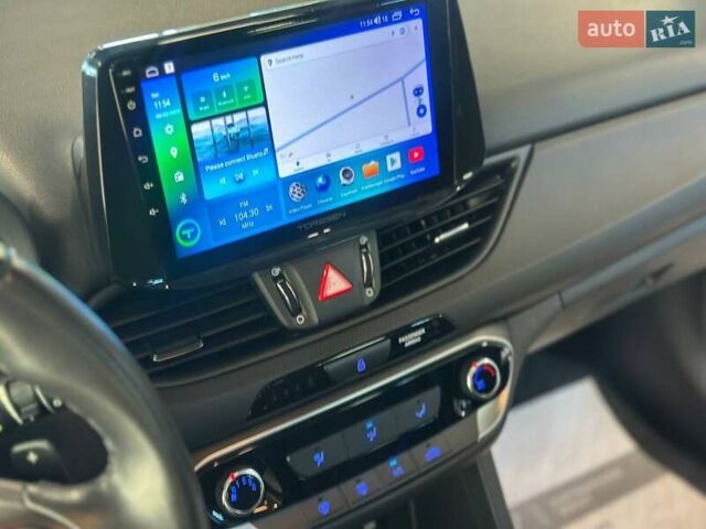 Червоний Хендай i30, об'ємом двигуна 1.58 л та пробігом 108 тис. км за 16490 $, фото 15 на Automoto.ua