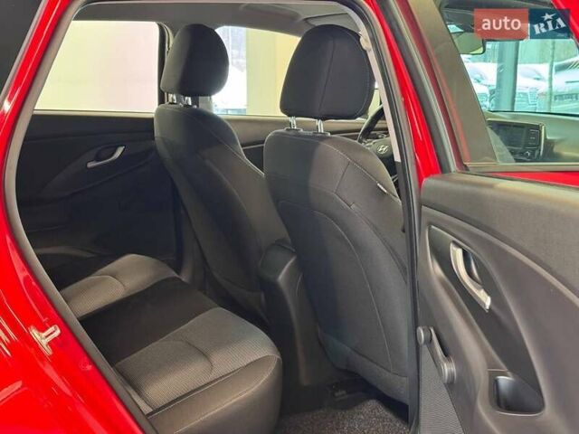 Червоний Хендай i30, об'ємом двигуна 1.58 л та пробігом 108 тис. км за 16490 $, фото 31 на Automoto.ua