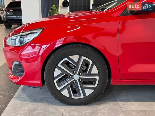 Червоний Хендай i30, об'ємом двигуна 1.58 л та пробігом 108 тис. км за 16490 $, фото 5 на Automoto.ua