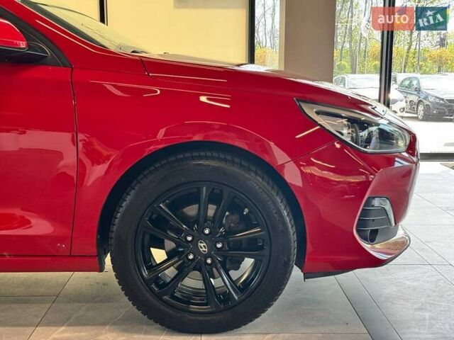 Червоний Хендай i30, об'ємом двигуна 1.58 л та пробігом 108 тис. км за 15990 $, фото 7 на Automoto.ua