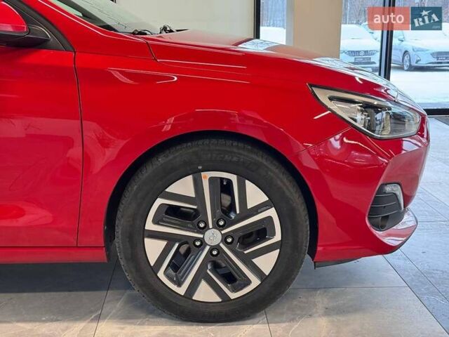Червоний Хендай i30, об'ємом двигуна 1.58 л та пробігом 108 тис. км за 16490 $, фото 4 на Automoto.ua