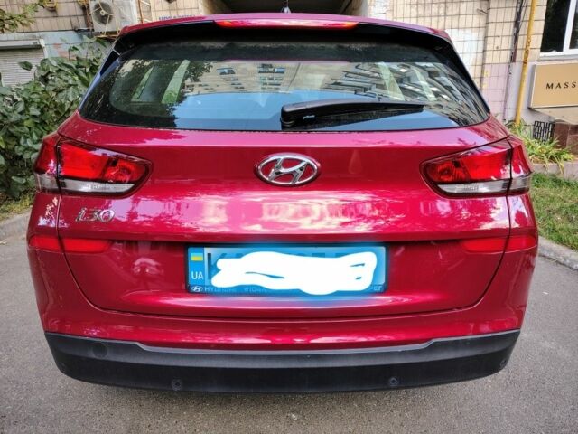 Красный Хендай i30, объемом двигателя 1.5 л и пробегом 33 тыс. км за 18000 $, фото 1 на Automoto.ua