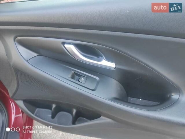 Красный Хендай i30, объемом двигателя 1.5 л и пробегом 33 тыс. км за 16700 $, фото 18 на Automoto.ua