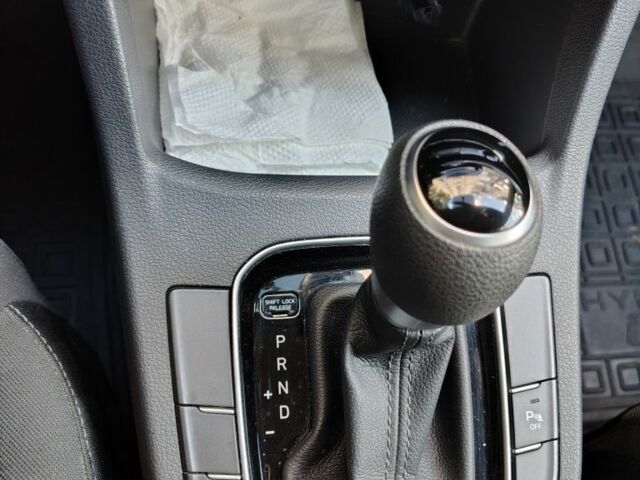 Красный Хендай i30, объемом двигателя 1.5 л и пробегом 33 тыс. км за 18000 $, фото 9 на Automoto.ua