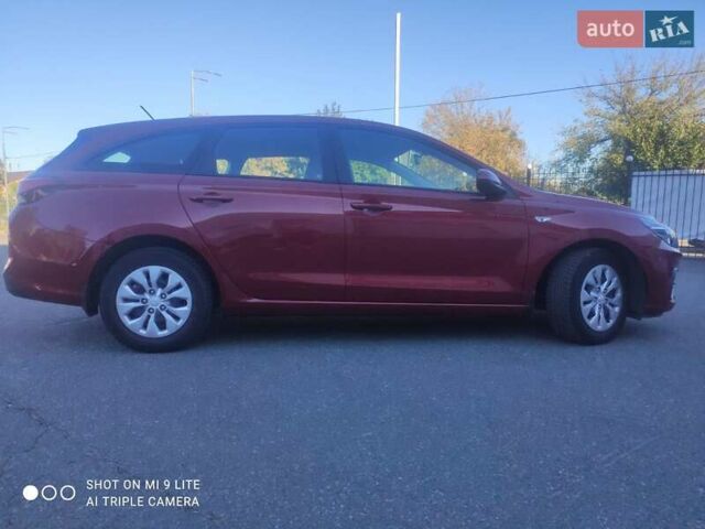 Красный Хендай i30, объемом двигателя 1.5 л и пробегом 33 тыс. км за 16700 $, фото 7 на Automoto.ua