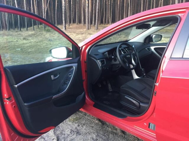 Червоний Хендай i30, об'ємом двигуна 1.4 л та пробігом 200 тис. км за 6700 $, фото 4 на Automoto.ua