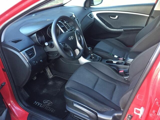 Червоний Хендай i30, об'ємом двигуна 1.4 л та пробігом 200 тис. км за 6700 $, фото 3 на Automoto.ua