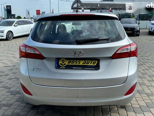 Хендай i30, объемом двигателя 1.6 л и пробегом 201 тыс. км за 8200 $, фото 3 на Automoto.ua