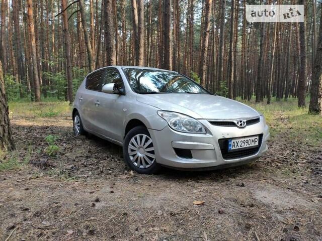 Хендай i30, объемом двигателя 1.4 л и пробегом 255 тыс. км за 4200 $, фото 2 на Automoto.ua