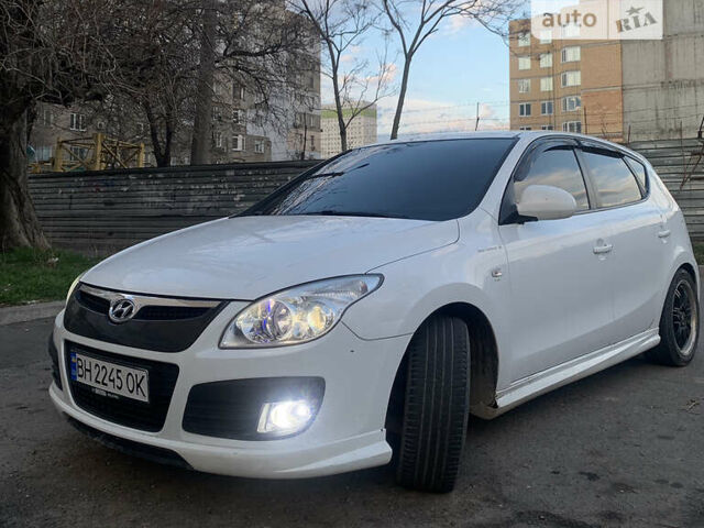 Хендай i30, объемом двигателя 1.6 л и пробегом 235 тыс. км за 5500 $, фото 3 на Automoto.ua