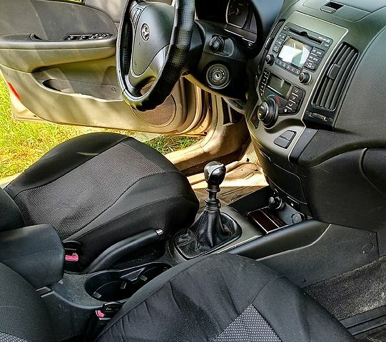 Хендай i30, объемом двигателя 1.6 л и пробегом 172 тыс. км за 5800 $, фото 2 на Automoto.ua