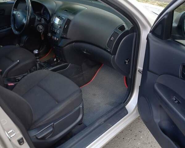 Хендай i30, объемом двигателя 1.4 л и пробегом 187 тыс. км за 5500 $, фото 6 на Automoto.ua