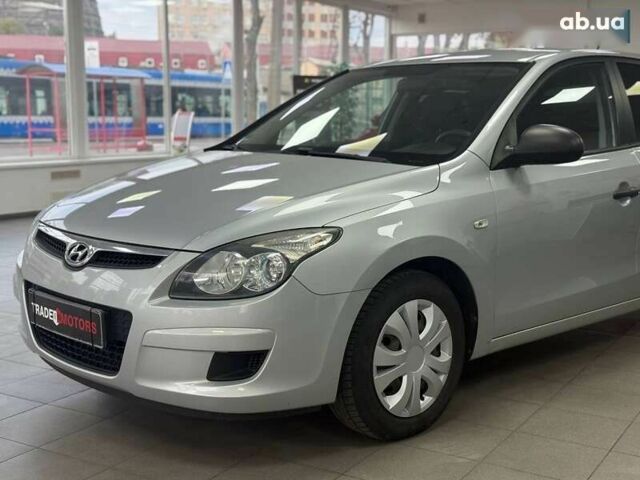 Хендай i30, объемом двигателя 1.4 л и пробегом 202 тыс. км за 5990 $, фото 5 на Automoto.ua