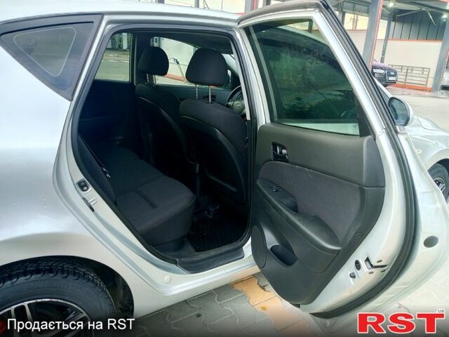 Хендай i30, объемом двигателя 1.4 л и пробегом 170 тыс. км за 4999 $, фото 13 на Automoto.ua