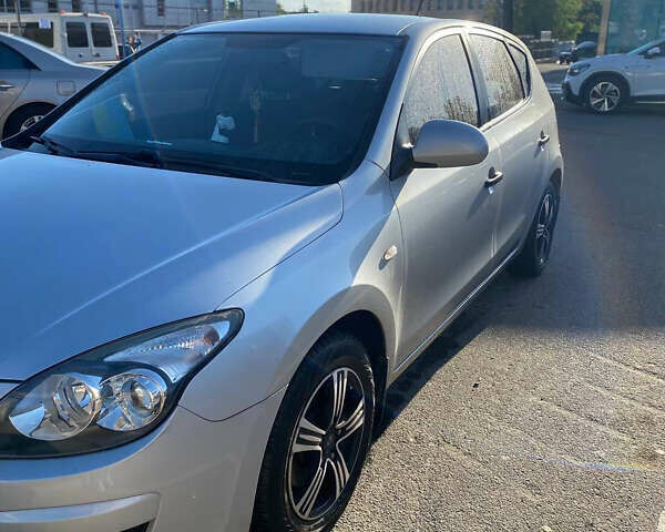 Хендай i30, объемом двигателя 1.4 л и пробегом 246 тыс. км за 6000 $, фото 3 на Automoto.ua