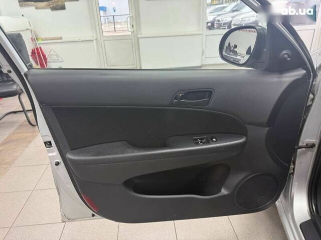 Хендай i30, объемом двигателя 1.4 л и пробегом 202 тыс. км за 5990 $, фото 14 на Automoto.ua