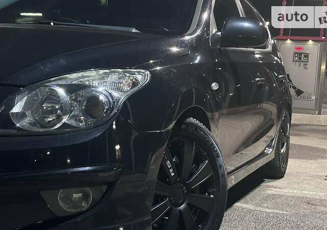 Хендай i30, объемом двигателя 1.6 л и пробегом 255 тыс. км за 6750 $, фото 3 на Automoto.ua