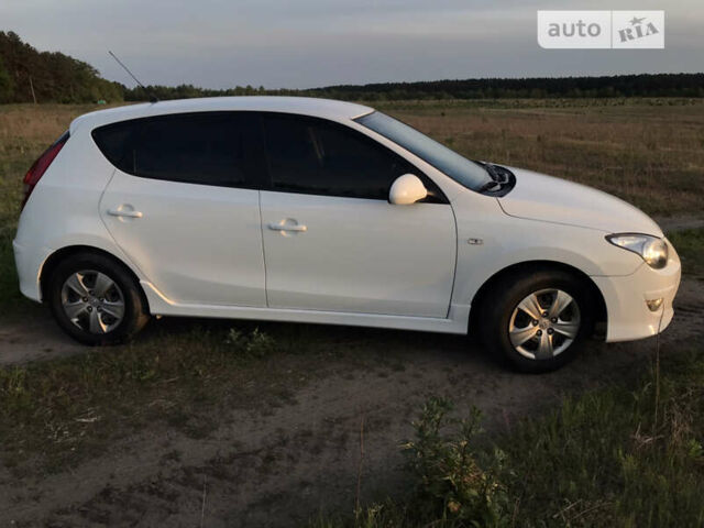 Хендай i30, объемом двигателя 1.4 л и пробегом 190 тыс. км за 6000 $, фото 3 на Automoto.ua