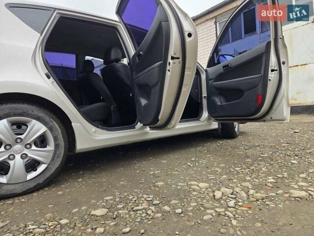 Хендай i30, объемом двигателя 1.6 л и пробегом 225 тыс. км за 5500 $, фото 5 на Automoto.ua