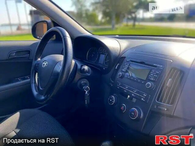 Хендай i30, объемом двигателя 1.6 л и пробегом 184 тыс. км за 7800 $, фото 2 на Automoto.ua