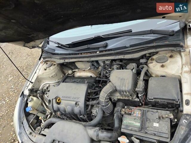 Хендай i30, объемом двигателя 1.6 л и пробегом 225 тыс. км за 5500 $, фото 6 на Automoto.ua