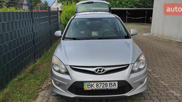 Хендай i30, объемом двигателя 1.6 л и пробегом 240 тыс. км за 6200 $, фото 6 на Automoto.ua