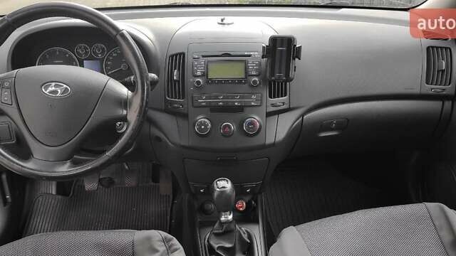 Хендай i30, объемом двигателя 1.6 л и пробегом 240 тыс. км за 6200 $, фото 2 на Automoto.ua