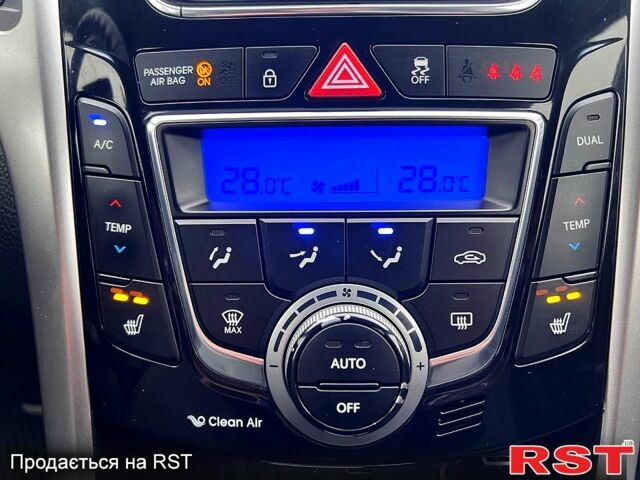 Хендай i30, об'ємом двигуна 1.6 л та пробігом 170 тис. км за 9800 $, фото 7 на Automoto.ua