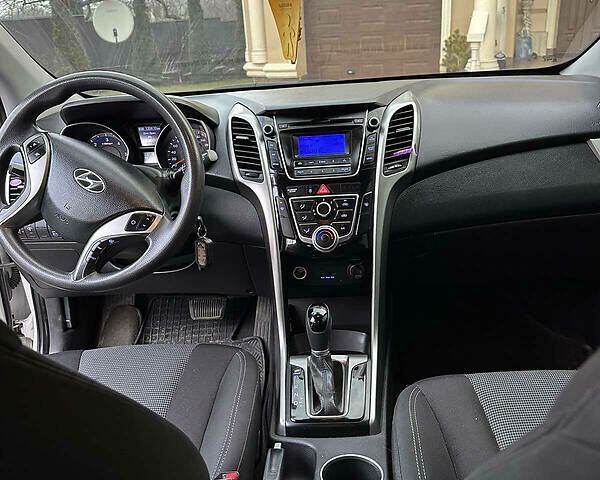 Хендай i30, об'ємом двигуна 1.6 л та пробігом 130 тис. км за 10600 $, фото 11 на Automoto.ua