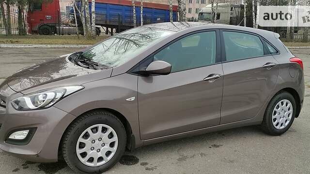 Хендай i30, об'ємом двигуна 1.4 л та пробігом 98 тис. км за 7800 $, фото 28 на Automoto.ua