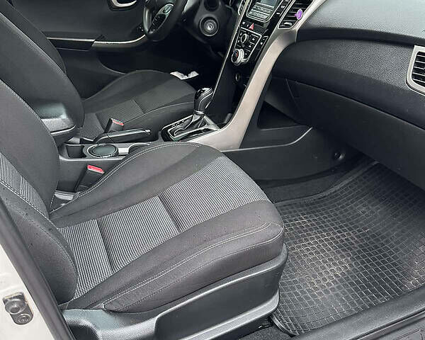 Хендай i30, об'ємом двигуна 1.6 л та пробігом 130 тис. км за 10600 $, фото 7 на Automoto.ua